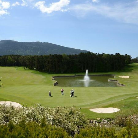 Chateau Et Golf De Taulane La Martre Екстериор снимка