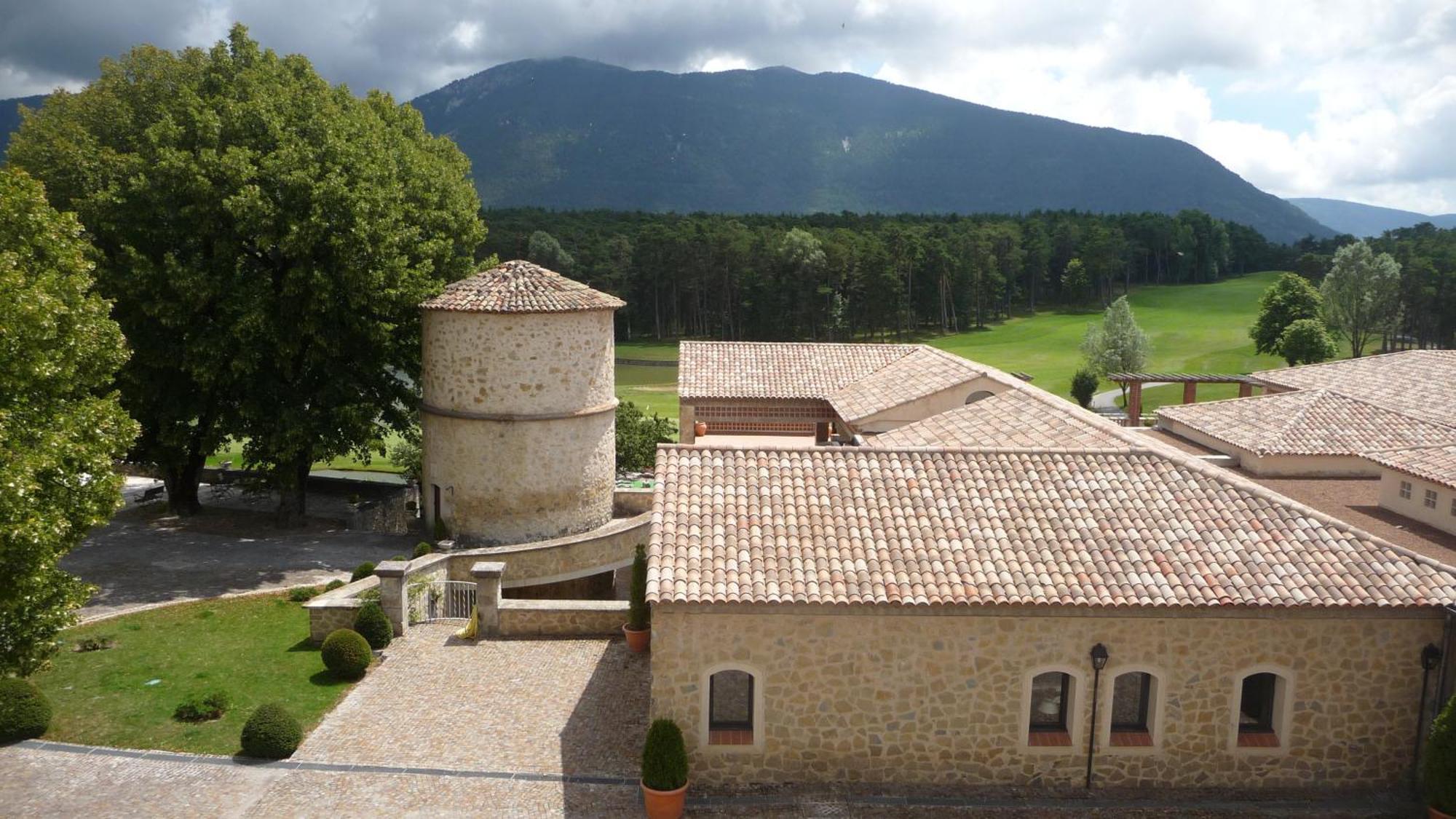 Chateau Et Golf De Taulane La Martre Екстериор снимка