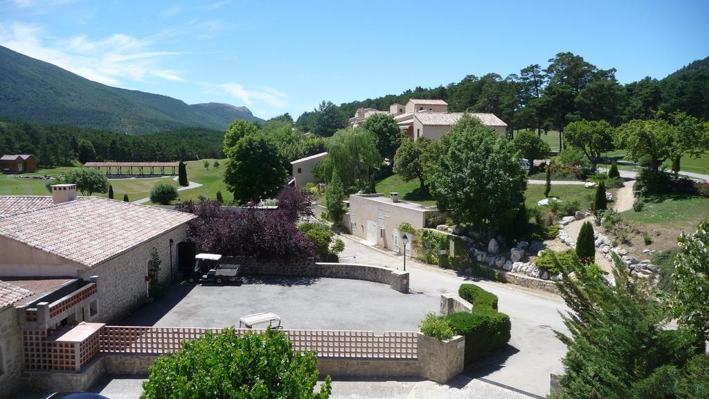 Chateau Et Golf De Taulane La Martre Екстериор снимка