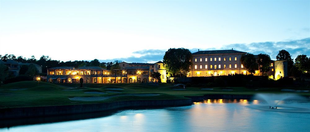Chateau Et Golf De Taulane La Martre Екстериор снимка