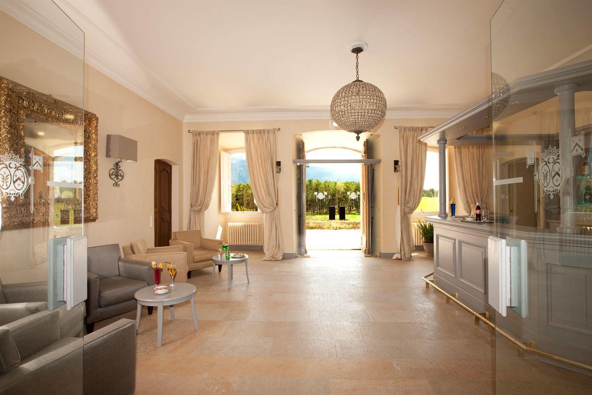 Chateau Et Golf De Taulane La Martre Екстериор снимка