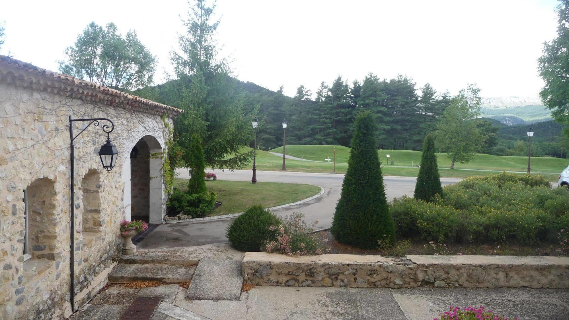 Chateau Et Golf De Taulane La Martre Екстериор снимка